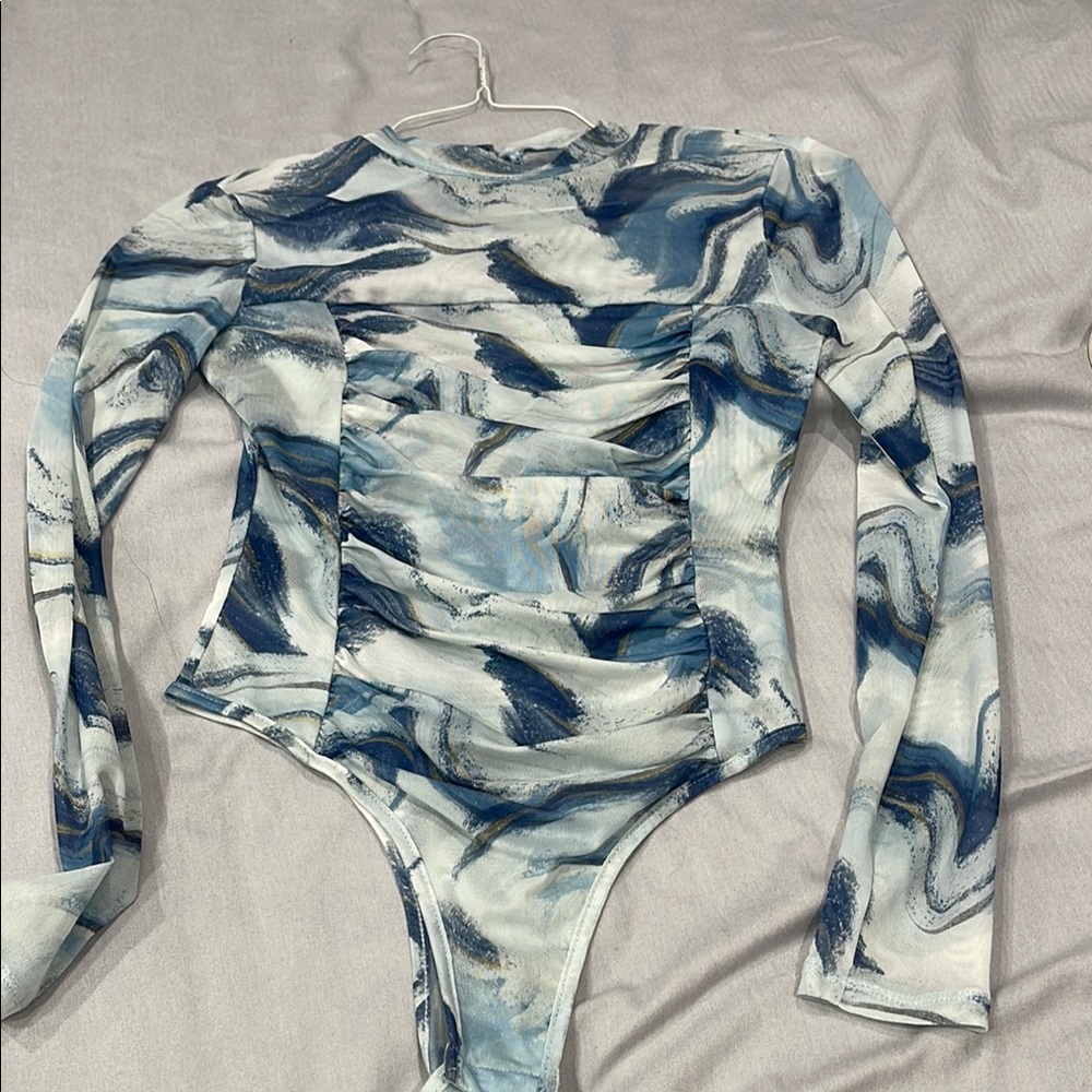 SHEIN Blue and White Marble Print Bodysuit